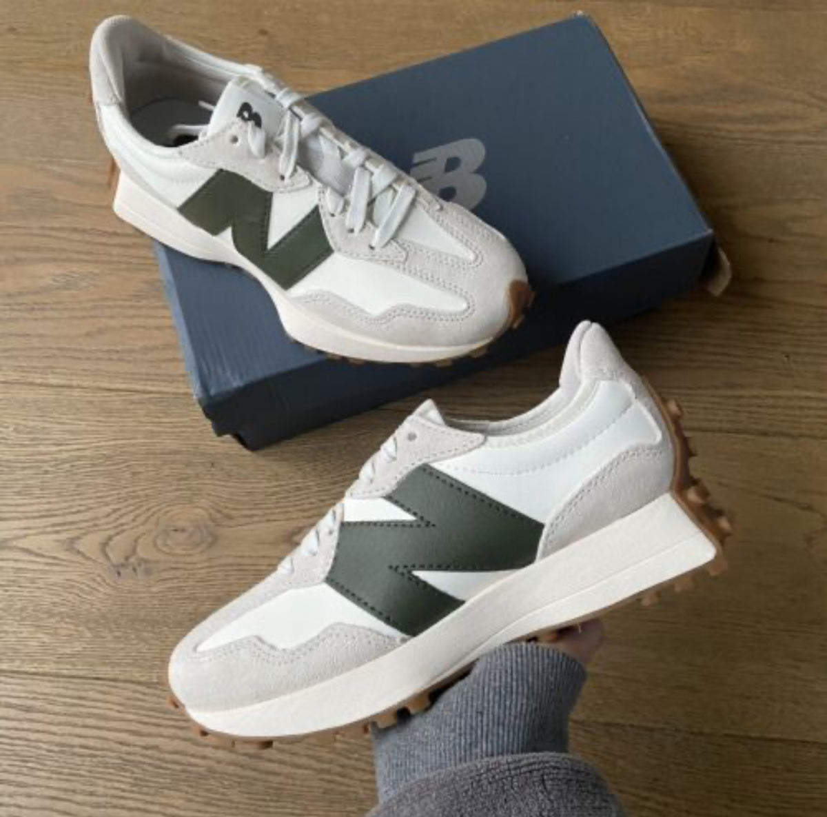 New Balance 327 White Olive