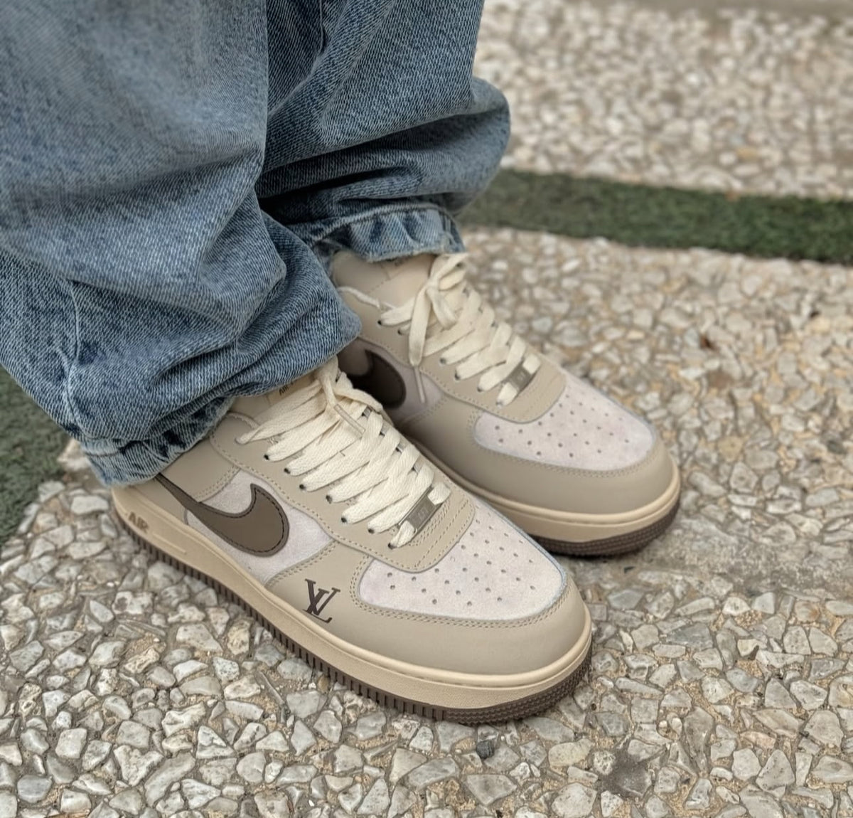 Nike Air Force LV8 Brown