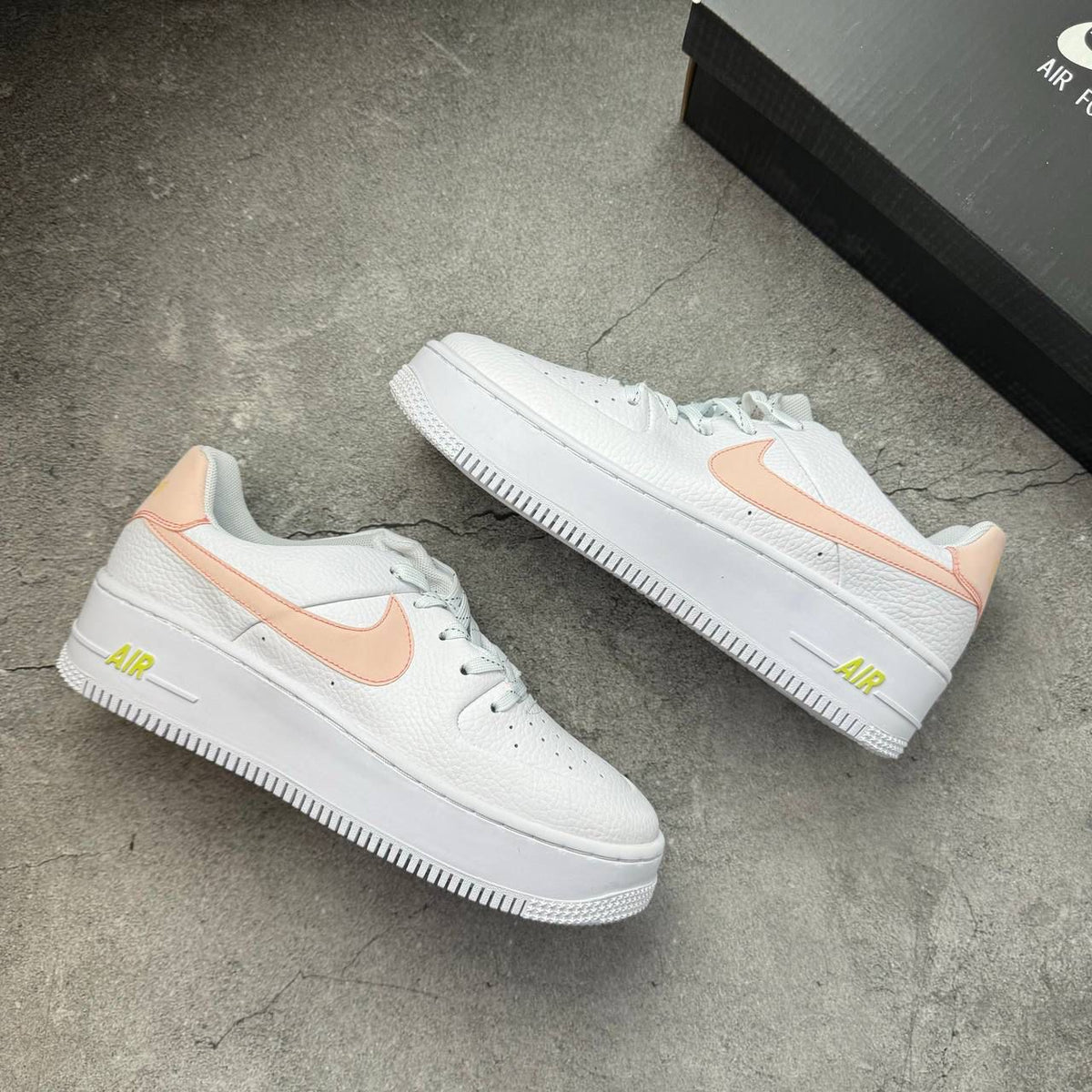 Nike Air Force 1 Sage Low White Pink