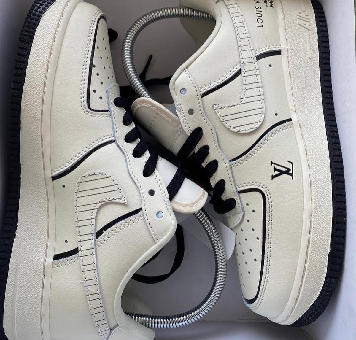 Nike Air Force LV8