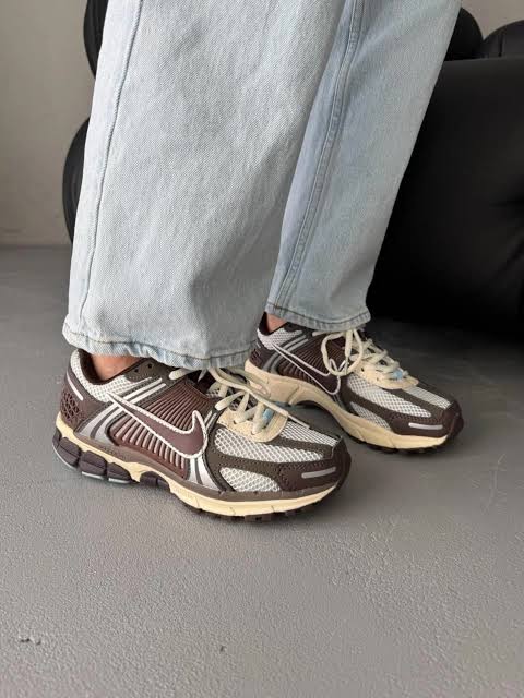 Nike Zoom Vomero 5 Brown