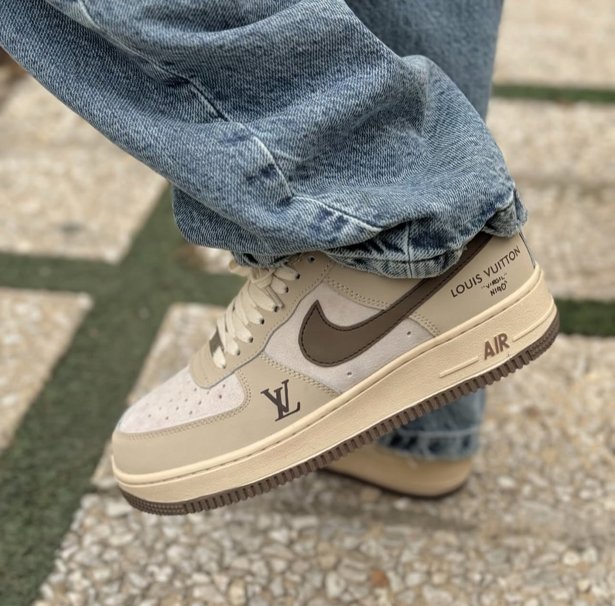 Nike Air Force LV8 Brown