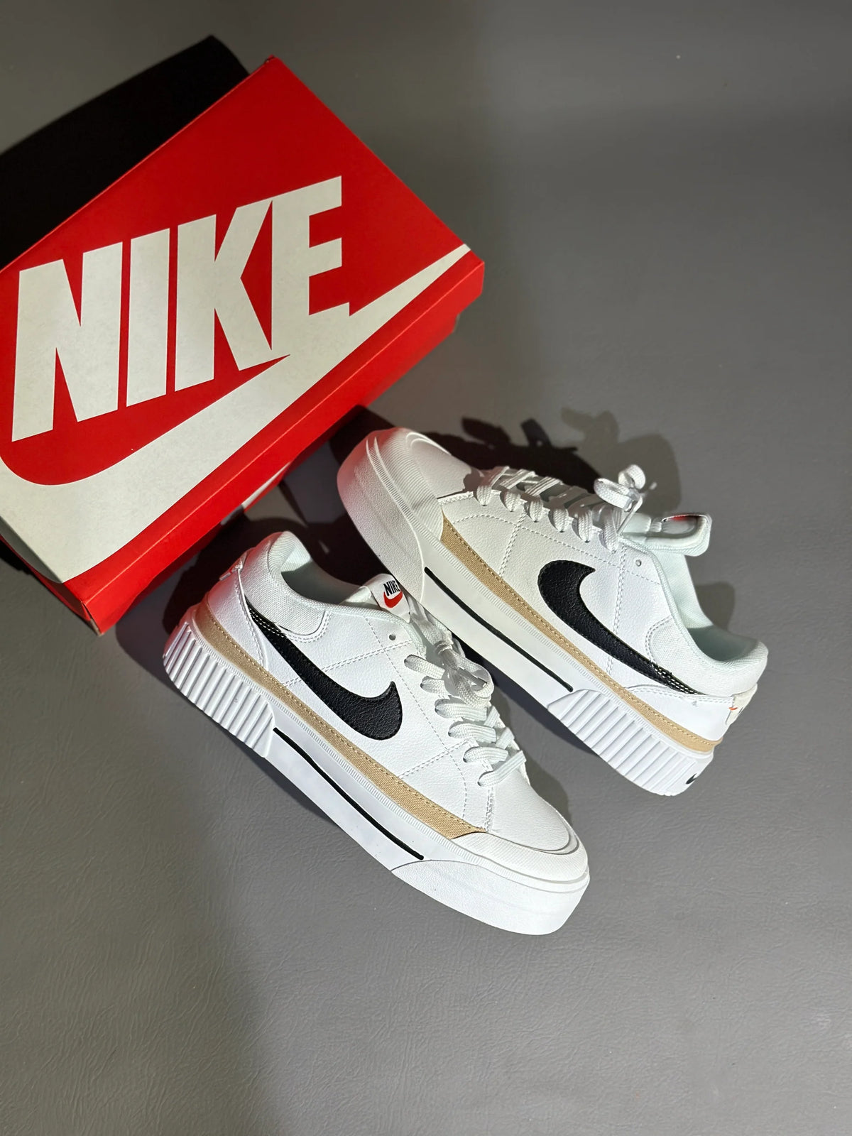 Nike Legacy Left