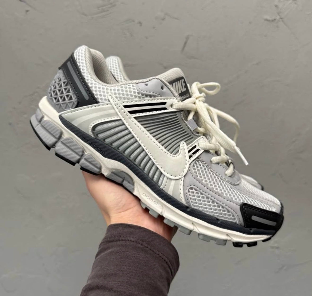 Nike Vomero White Grey