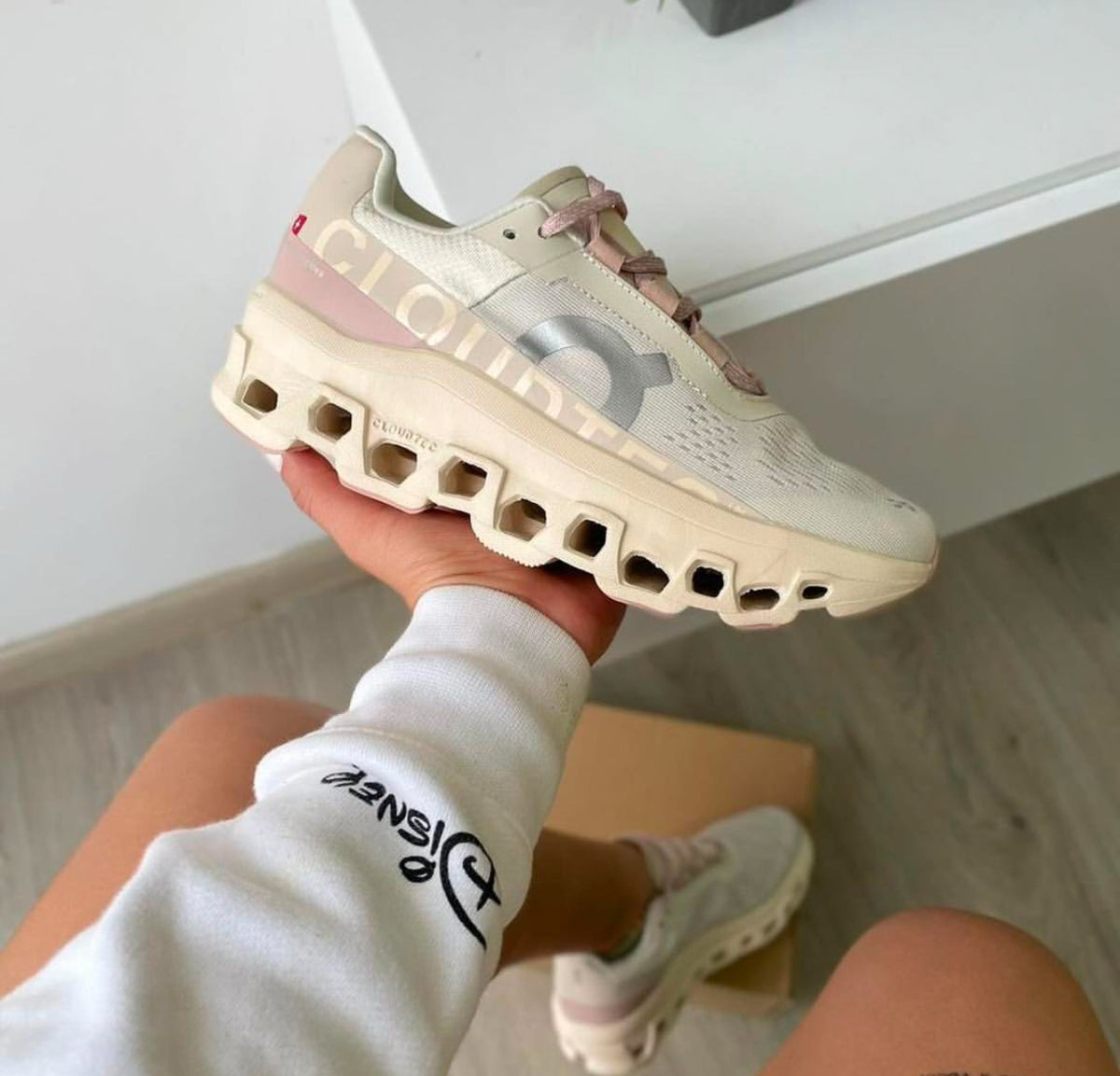On Running Cloudmonster Beige