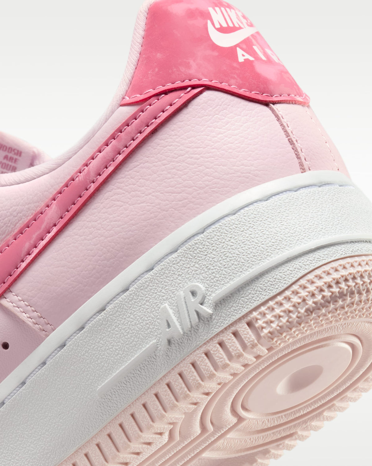 Nike Air Force 1 07 Valentines Day