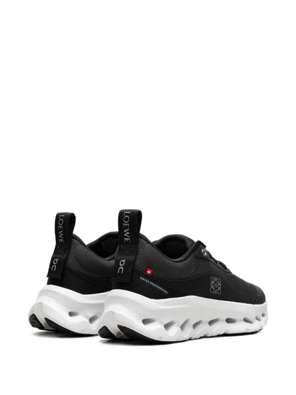 On Running Cloudtilt Loewe 2 Black White