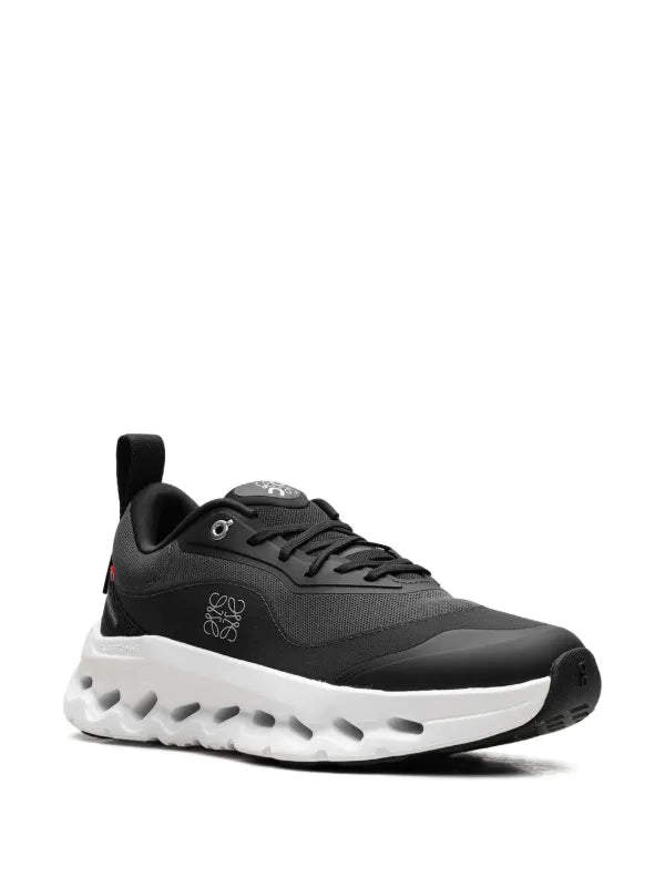 On Running Cloudtilt Loewe 2 Black White