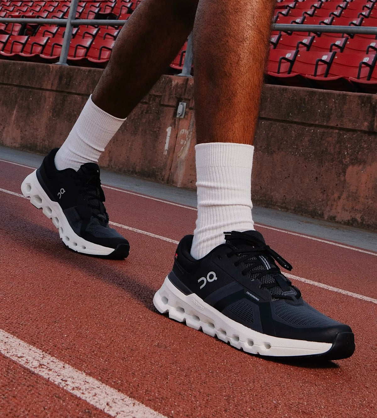 On Running Cloud Runner 2 Black White