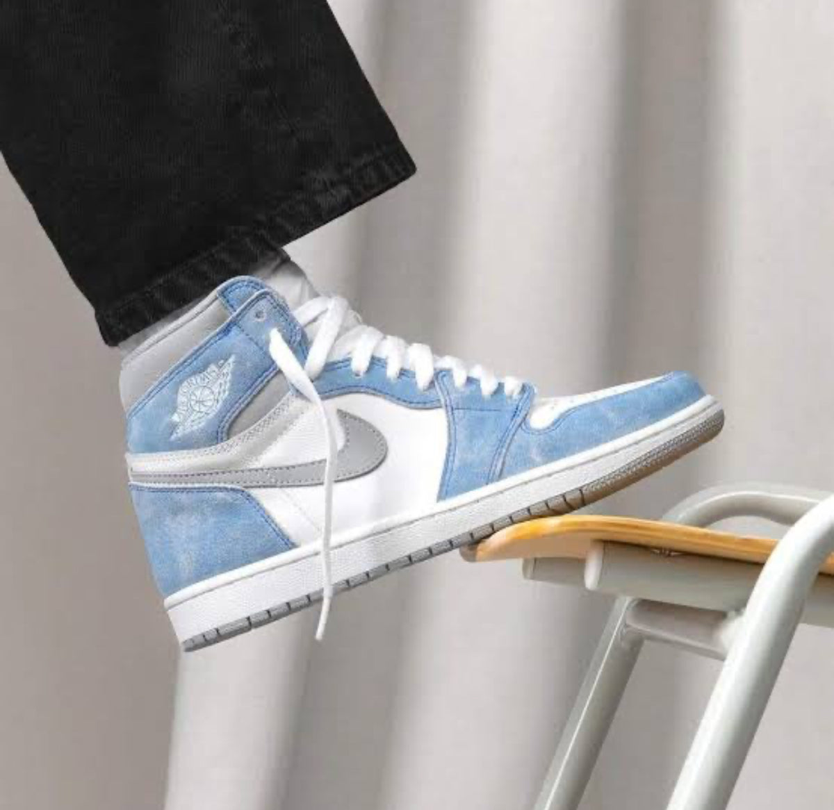 Nike Air Jordan 1 Hyper Royal