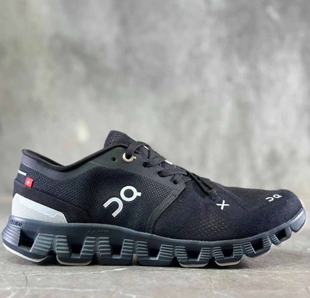 On Running Cloud Running X3 Black
