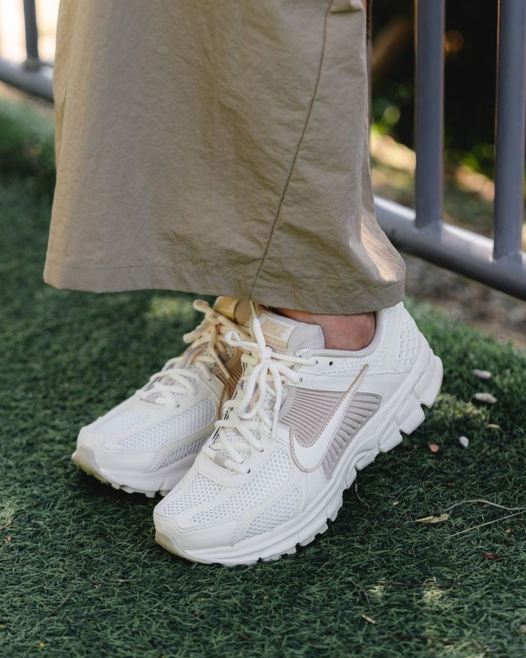 Nike Zoom Vomero 5 Sail Light Orewood Brown