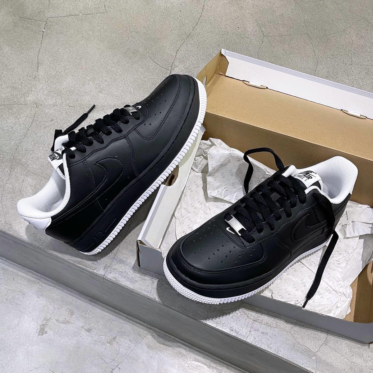 Nike Air Force 1 Black W