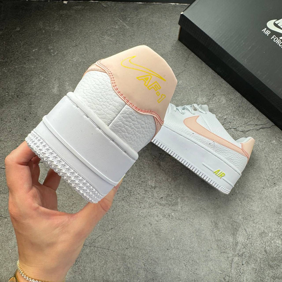 Nike Air Force 1 Sage Low White Pink