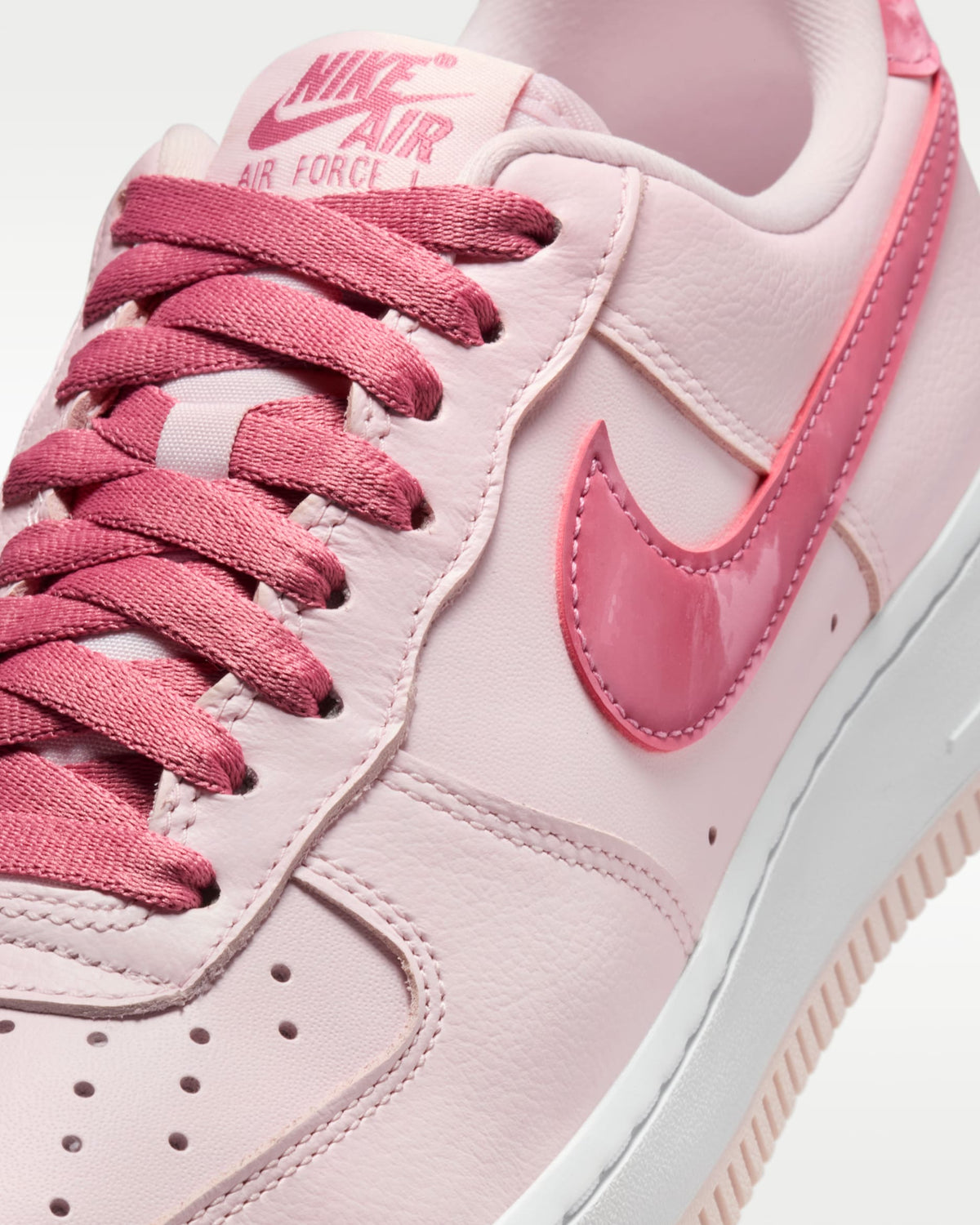 Nike Air Force 1 07 Valentines Day