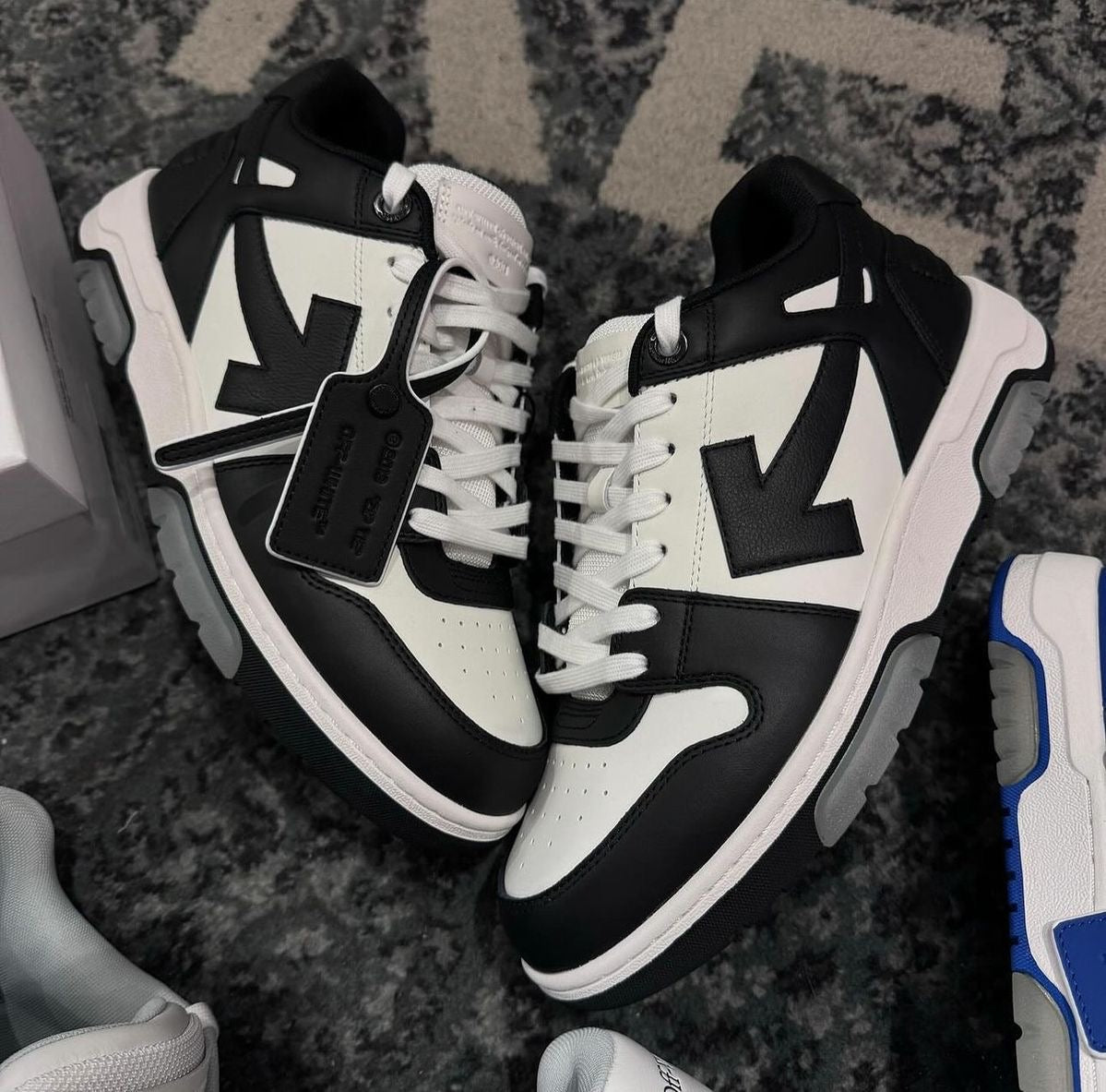 Off-White Black x White