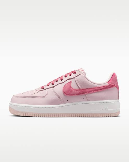 Nike Air Force 1 07 Valentines Day